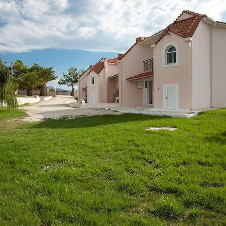 Cavaliere Nyaraló Lixúri